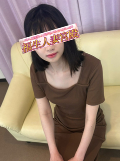 邤4